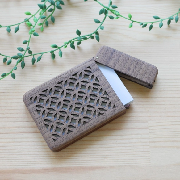 木製名刺入れ　和柄模様（七宝）ウォールナット